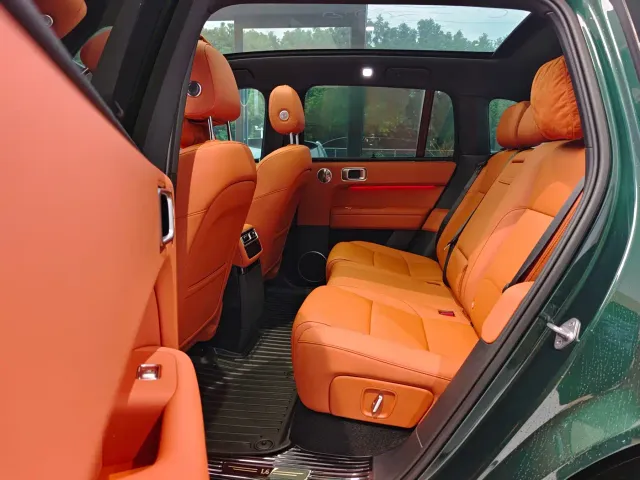 Li Auto L6 — Фото автомобиля 11