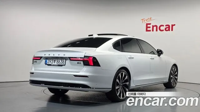 Volvo S90 — Фото автомобиля 2