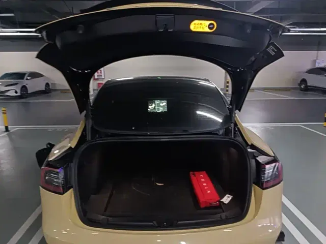 Tesla Model 3 — Фото автомобиля 18