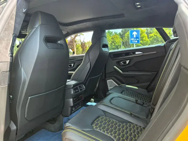 Lamborghini Urus — Фото автомобиля 6