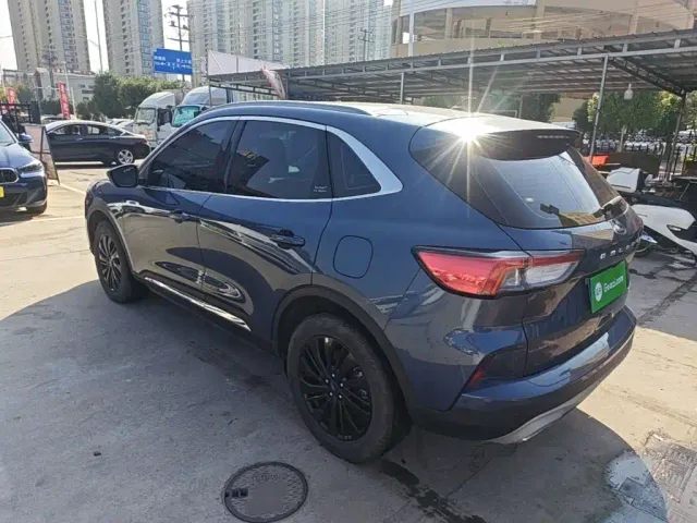 Ford Escape — Фото автомобиля 4