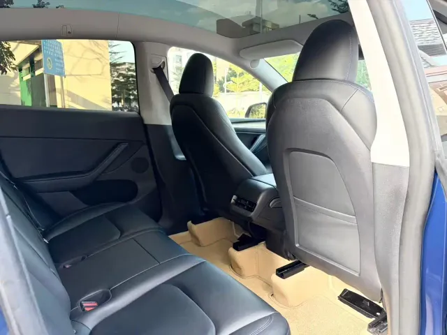 Tesla Model Y — Фото автомобиля 14