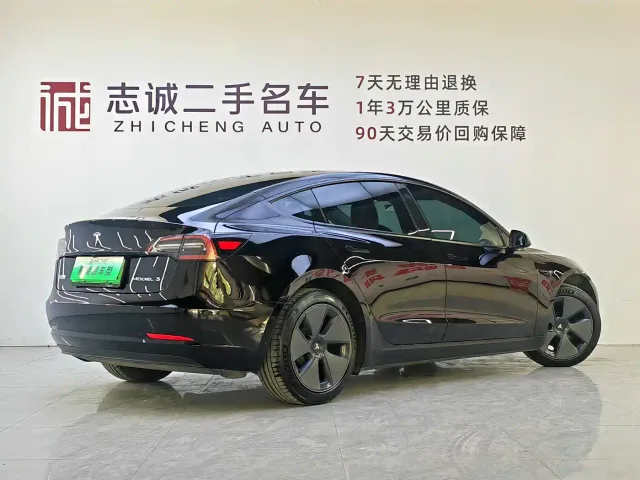 Tesla Model 3 — Фото автомобиля 5