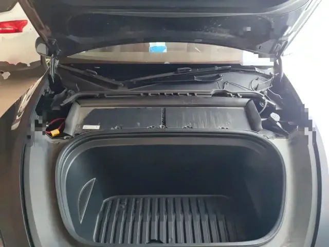 Tesla Model Y — Фото автомобиля 16