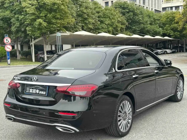 Mercedes-Benz E-Class — Фото автомобиля 4