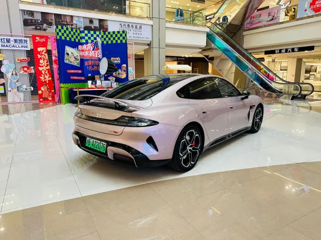 Xiaomi SU7 — Фото автомобиля 7