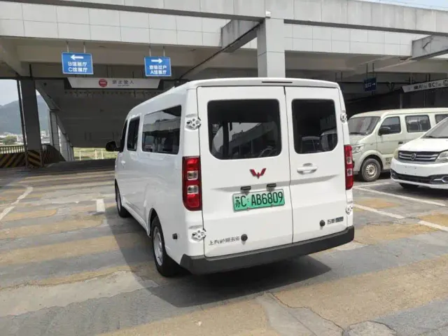 Wuling Yangguang — Фото автомобиля 5