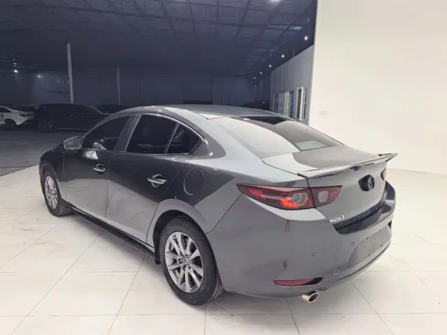 Mazda Axela — Фото автомобиля 6