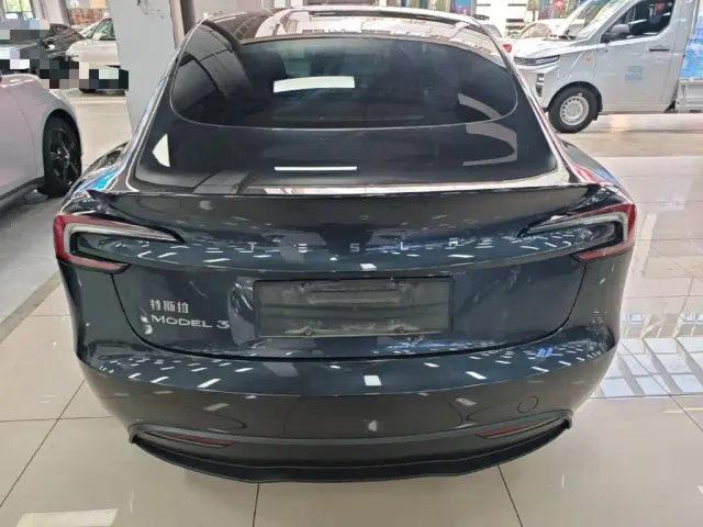 Tesla Model 3 — Фото автомобиля 3