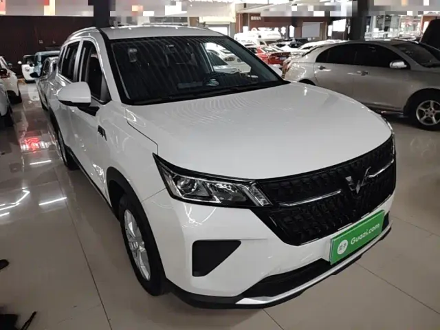 Wuling Asta — Фото автомобиля 3