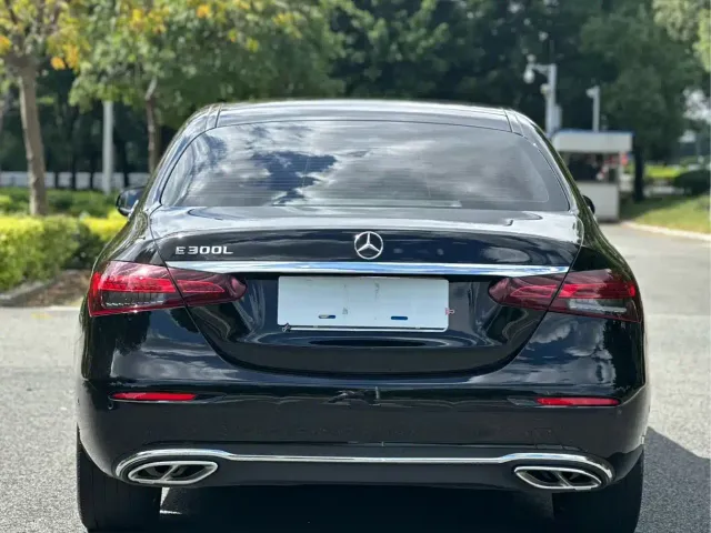 Mercedes-Benz E-Class — Фото автомобиля 8