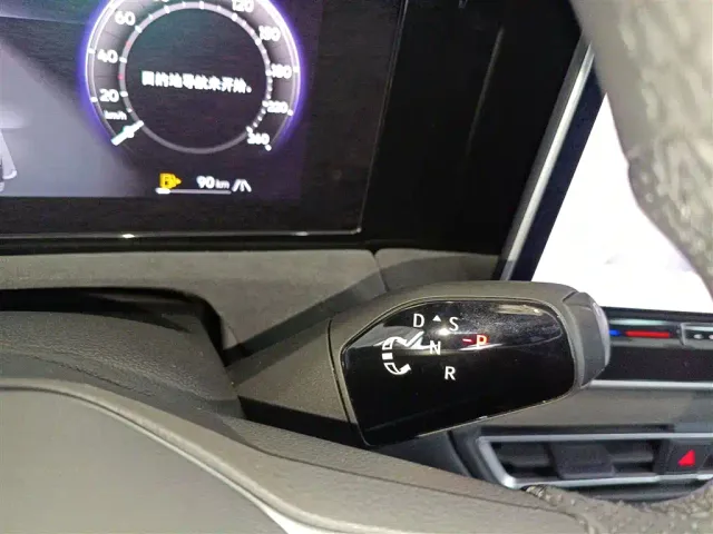Volkswagen Tiguan L — Фото автомобиля 13