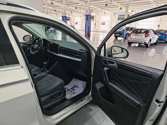 Volkswagen Tiguan L — Фото автомобиля 13