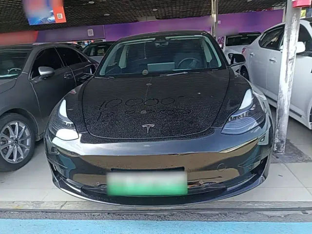 Tesla Model 3 — Фото автомобиля 2