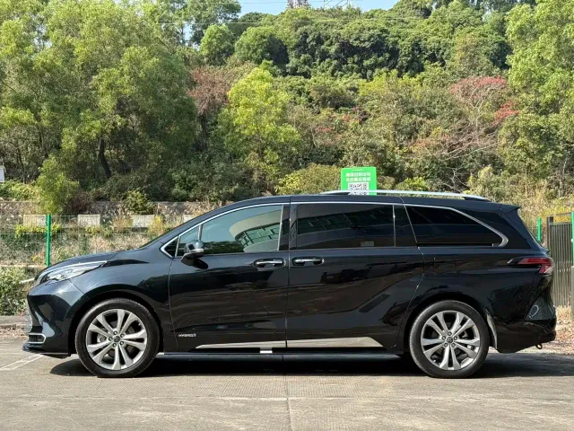 Toyota Sienna — Фото автомобиля 22
