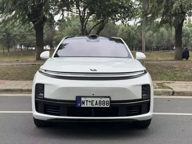 Li Auto L7 — Фото автомобиля 2