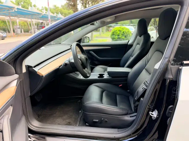 Tesla Model 3 — Фото автомобиля 8