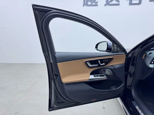 Mercedes-Benz E-Class — Фото автомобиля 6