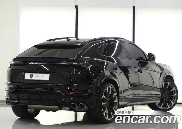 Lamborghini Urus — Фото автомобиля 3