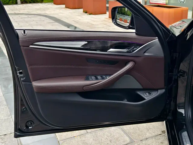 BMW 5 Series — Фото автомобиля 13