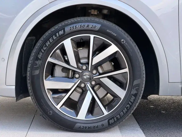 Li Auto L8 — Фото автомобиля 8
