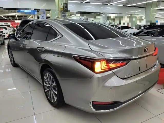 Lexus ES — Фото автомобиля 4