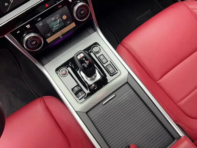 Jaguar XEL — Фото автомобиля 15