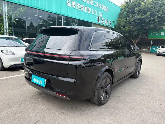 Li Auto L8 — Фото автомобиля 9