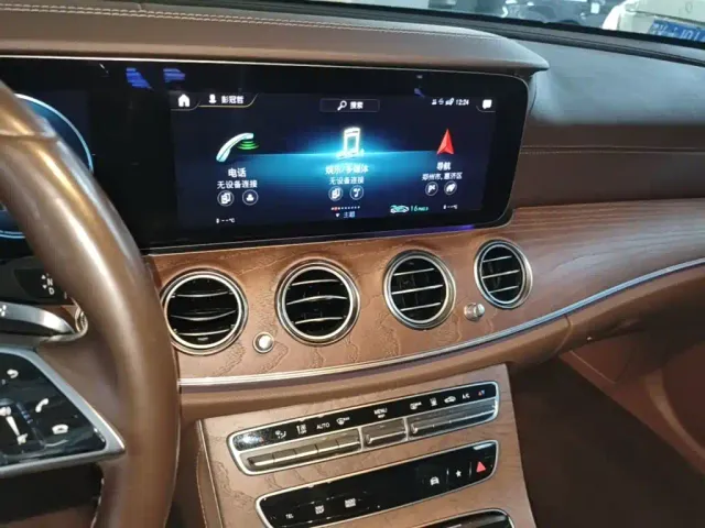 Mercedes-Benz E-Class — Фото автомобиля 12