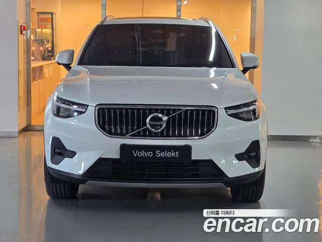 Volvo XC40 — Фото автомобиля 3