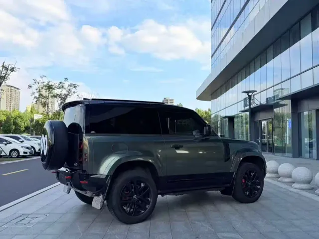 Land Rover Defender — Фото автомобиля 6