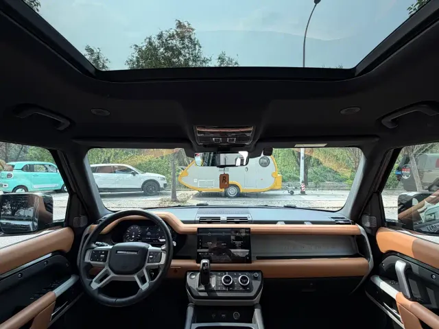 Land Rover Defender — Фото автомобиля 14