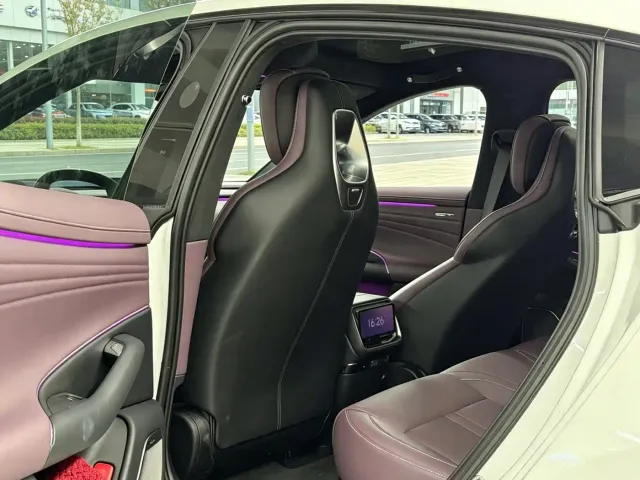 Xiaomi SU7 — Фото автомобиля 6
