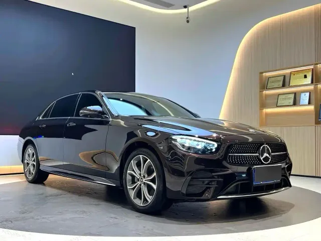 Mercedes-Benz E-Class — Фото автомобиля 3