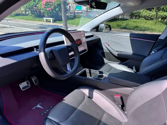 Tesla Model 3 — Фото автомобиля 6