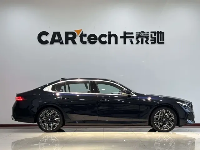 BMW 5 Series — Фото автомобиля 21