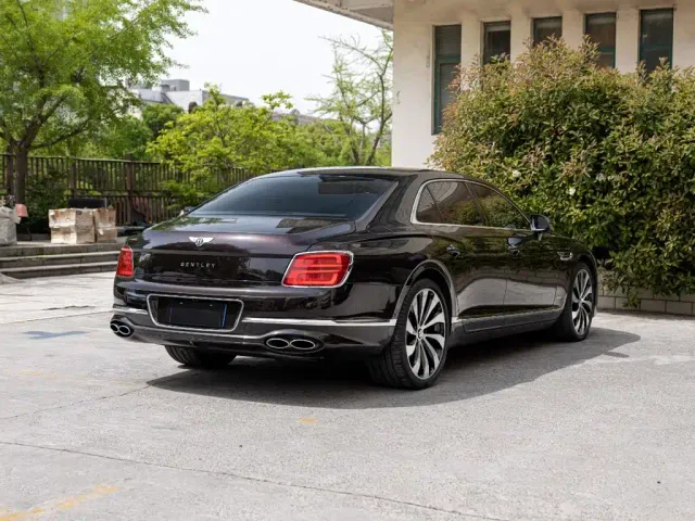 Bentley Flying Spur — Фото автомобиля 4