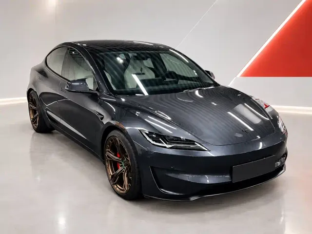 Tesla Model 3 — Фото автомобиля 3