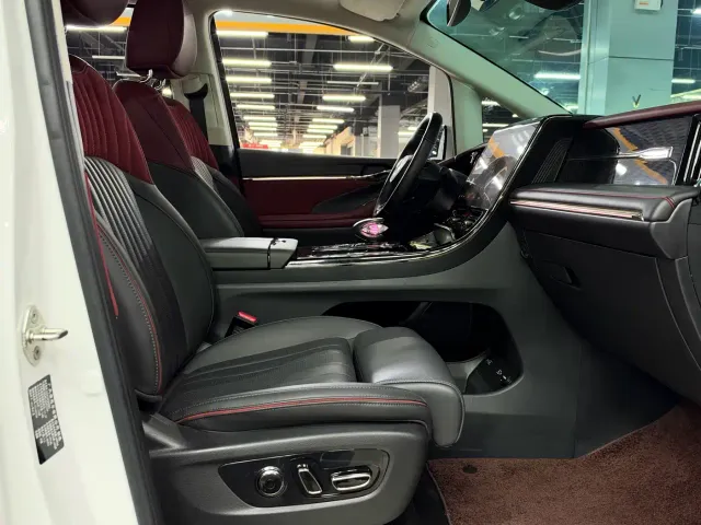 GAC Trumpchi E9 — Фото автомобиля 14