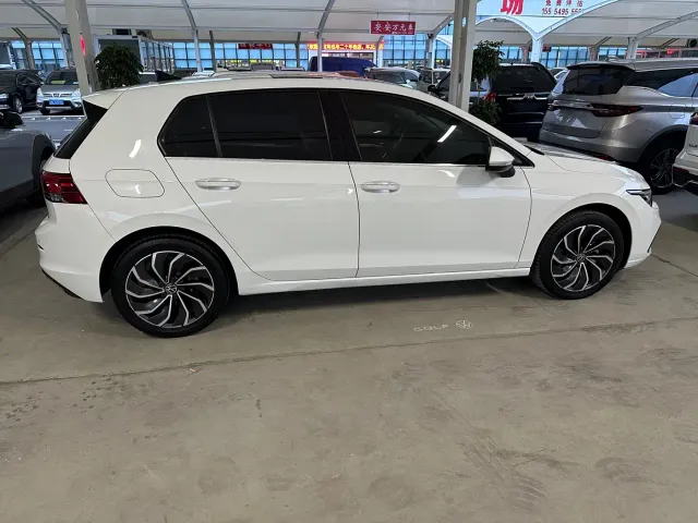 Volkswagen Golf — Фото автомобиля 8