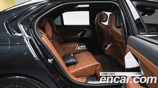 BMW i7 G70 — Фото автомобиля 17