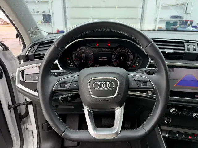 Audi Q3 — Фото автомобиля 10