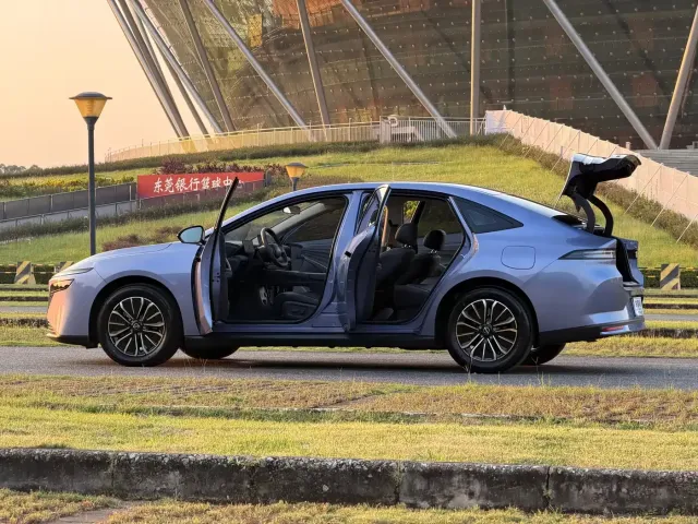Nissan Nissan N6 2025 Mid Configuration — Фото автомобиля 27