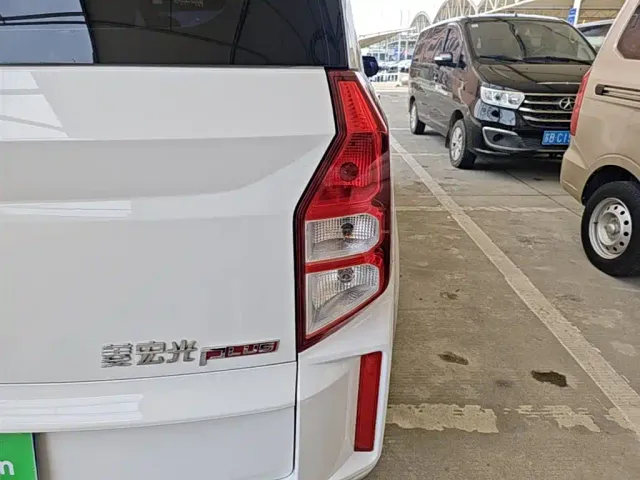 Wuling Hongguang Plus — Фото автомобиля 7