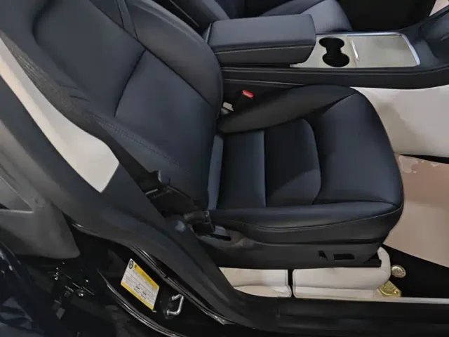 Tesla Model Y — Фото автомобиля 24
