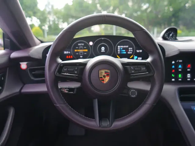 Porsche Taycan — Фото автомобиля 9
