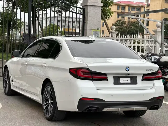 BMW 5 Series — Фото автомобиля 9