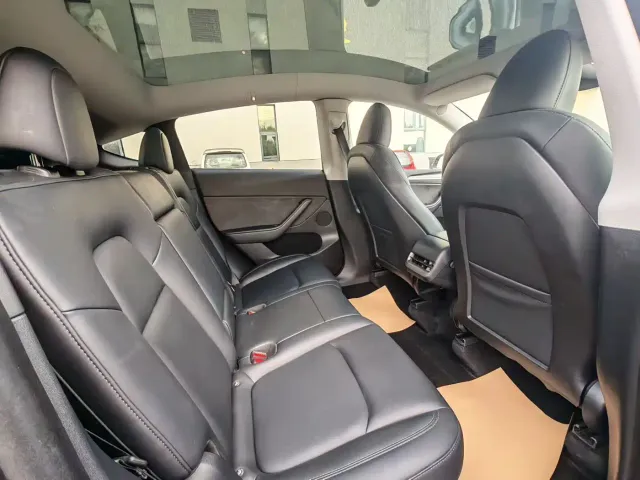 Tesla Model Y — Фото автомобиля 8