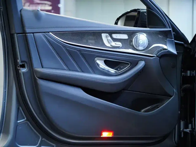 Mercedes-Benz E-Class AMG — Фото автомобиля 15