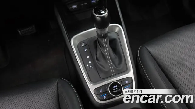 Hyundai Venue — Фото автомобиля 12